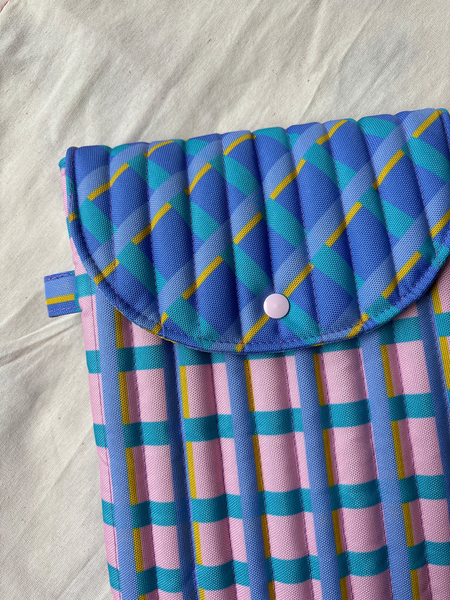 Ipad / Tablet Sleeve - Pastel Plaid