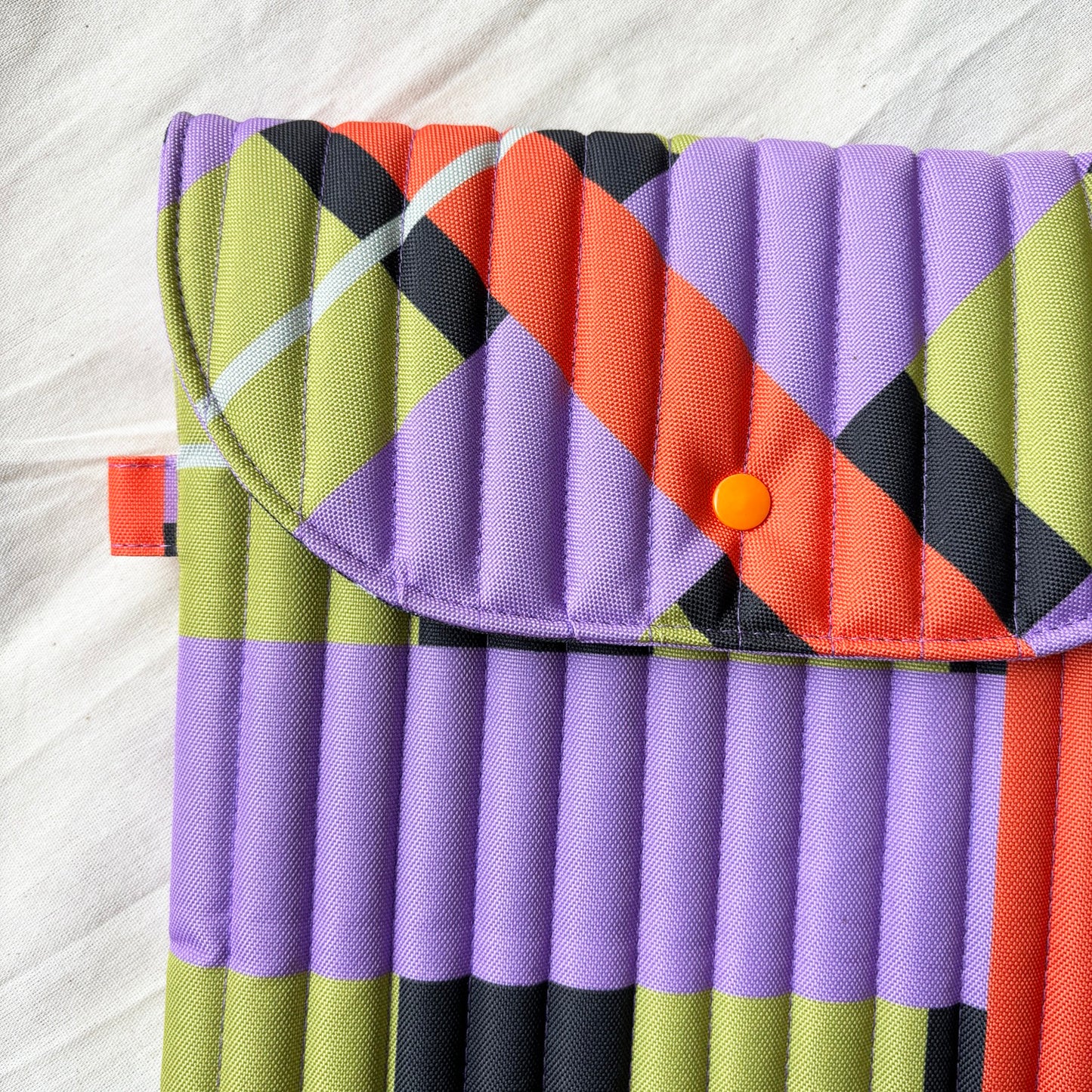Ipad / Tablet Sleeve - Lilacgreen stripe