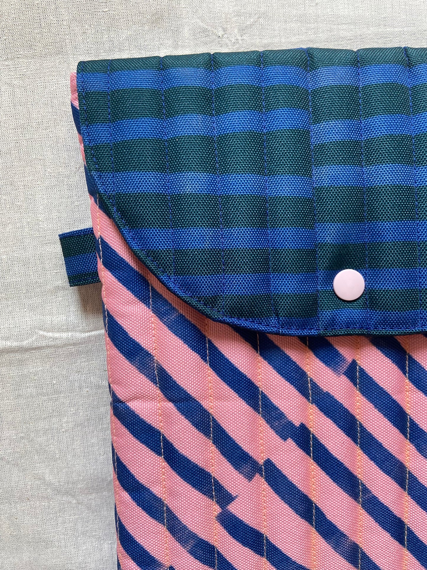 Ipad / Tablet Sleeve - Mix Blue Pink Stripe