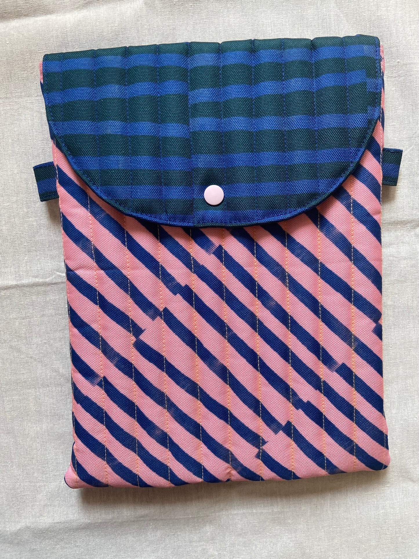 Ipad / Tablet Sleeve - Mix Blue Pink Stripe
